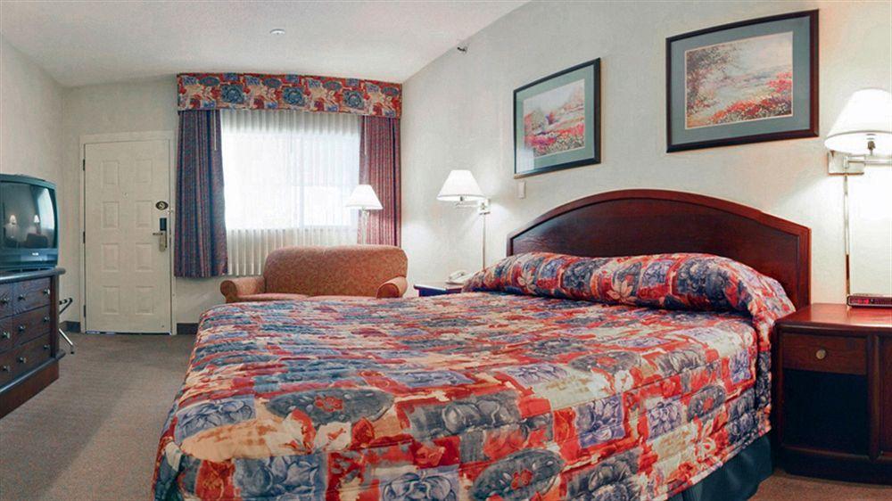 Art Infiniti Hotel Pitt Meadows ภายนอก รูปภาพ