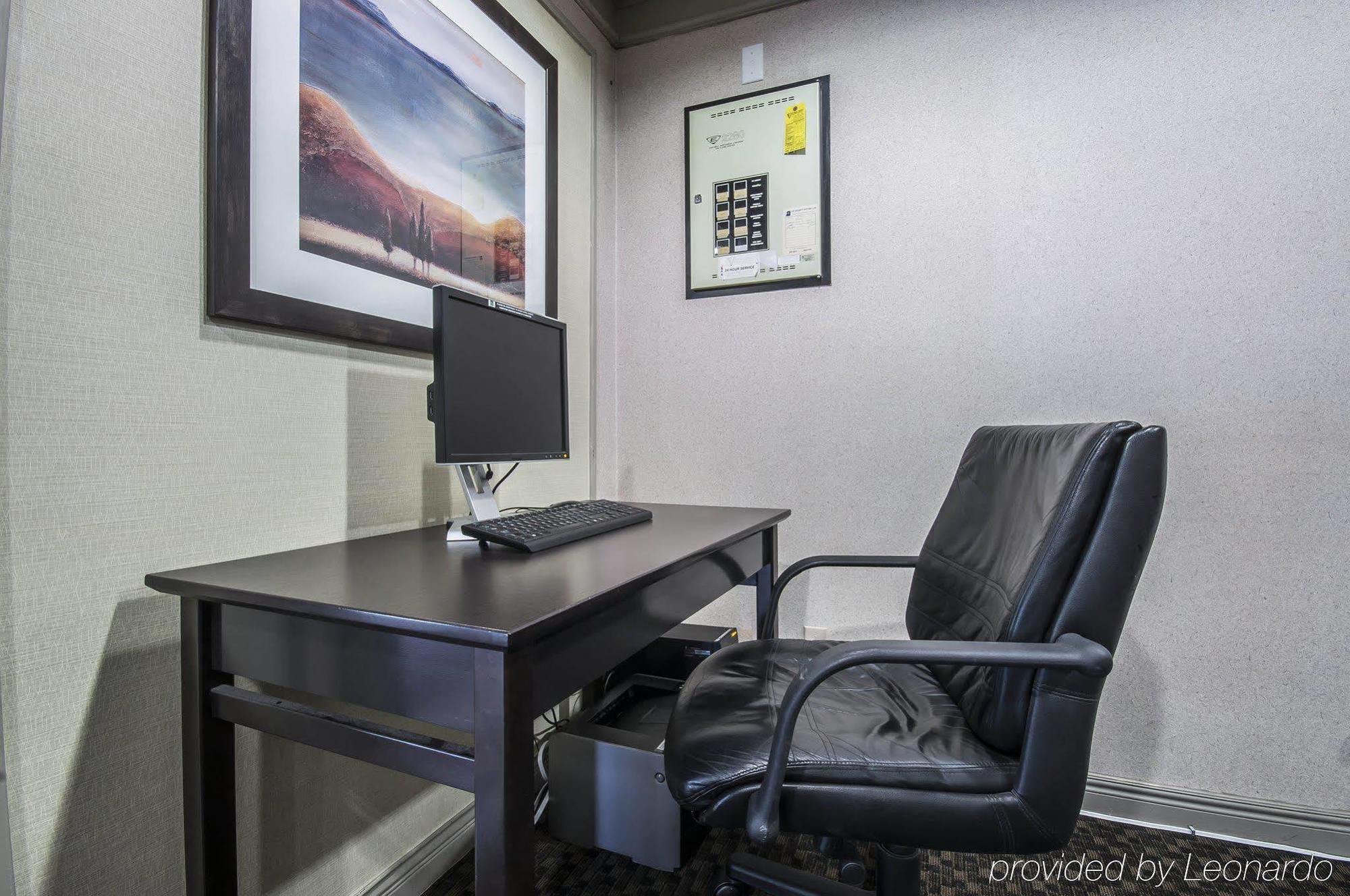 Art Infiniti Hotel Pitt Meadows ภายนอก รูปภาพ